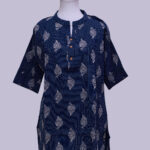 Short top dark blue peacock print