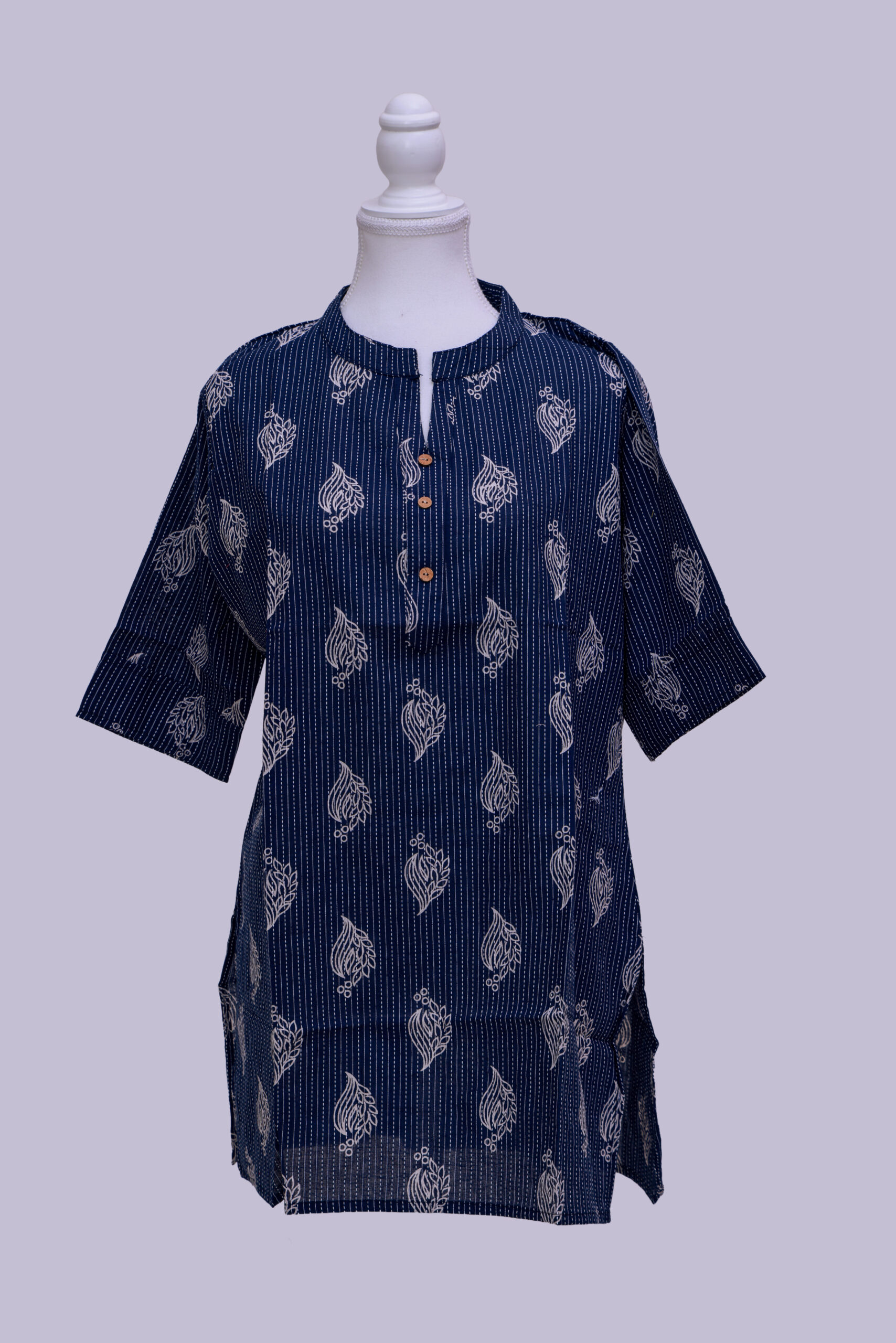 012A4954 Short top dark blue peacock print - Image 1