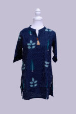 Short top dark blue lips print